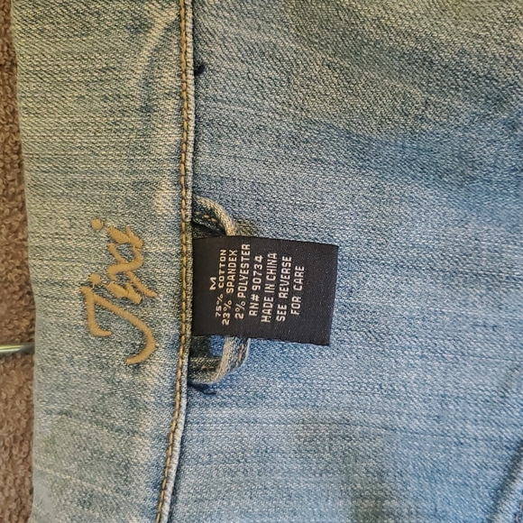 Tixi Cropped Denim Jacket - Picture 9 of 13